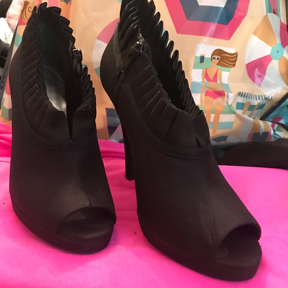 Nina Ruffled Booties - Picture 2 of 5